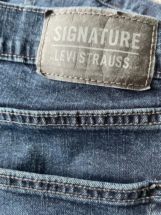Men's Levi’s Signature Regular Taper Slim Jeans in Indigo Wash - Picture 9 of 10